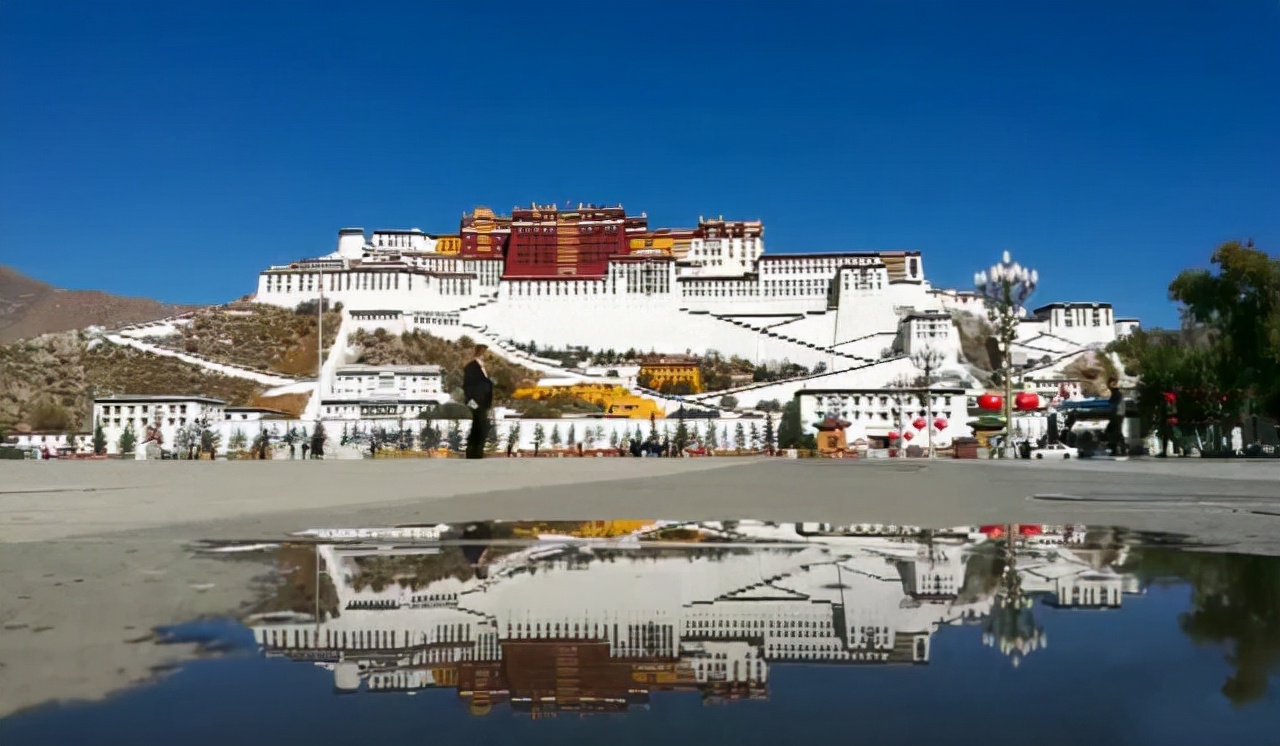 西藏之旅为何旅行者在布达拉宫前倒了一瓶水(图4)